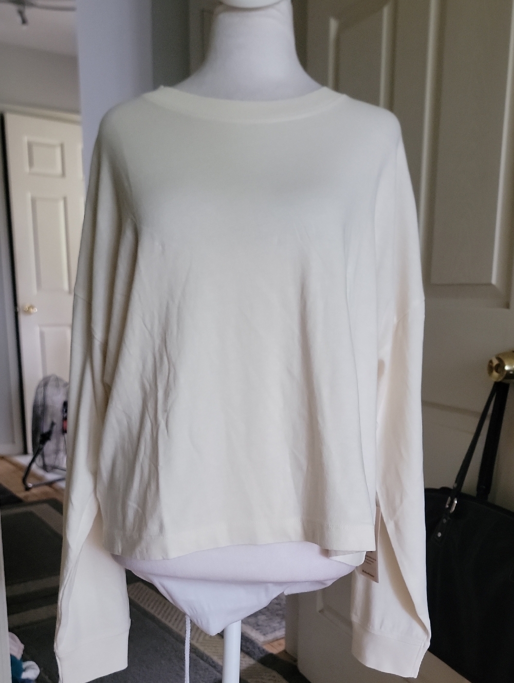 RicherPoorer Women’s Cream Long-Sleeve Crewneck Top
